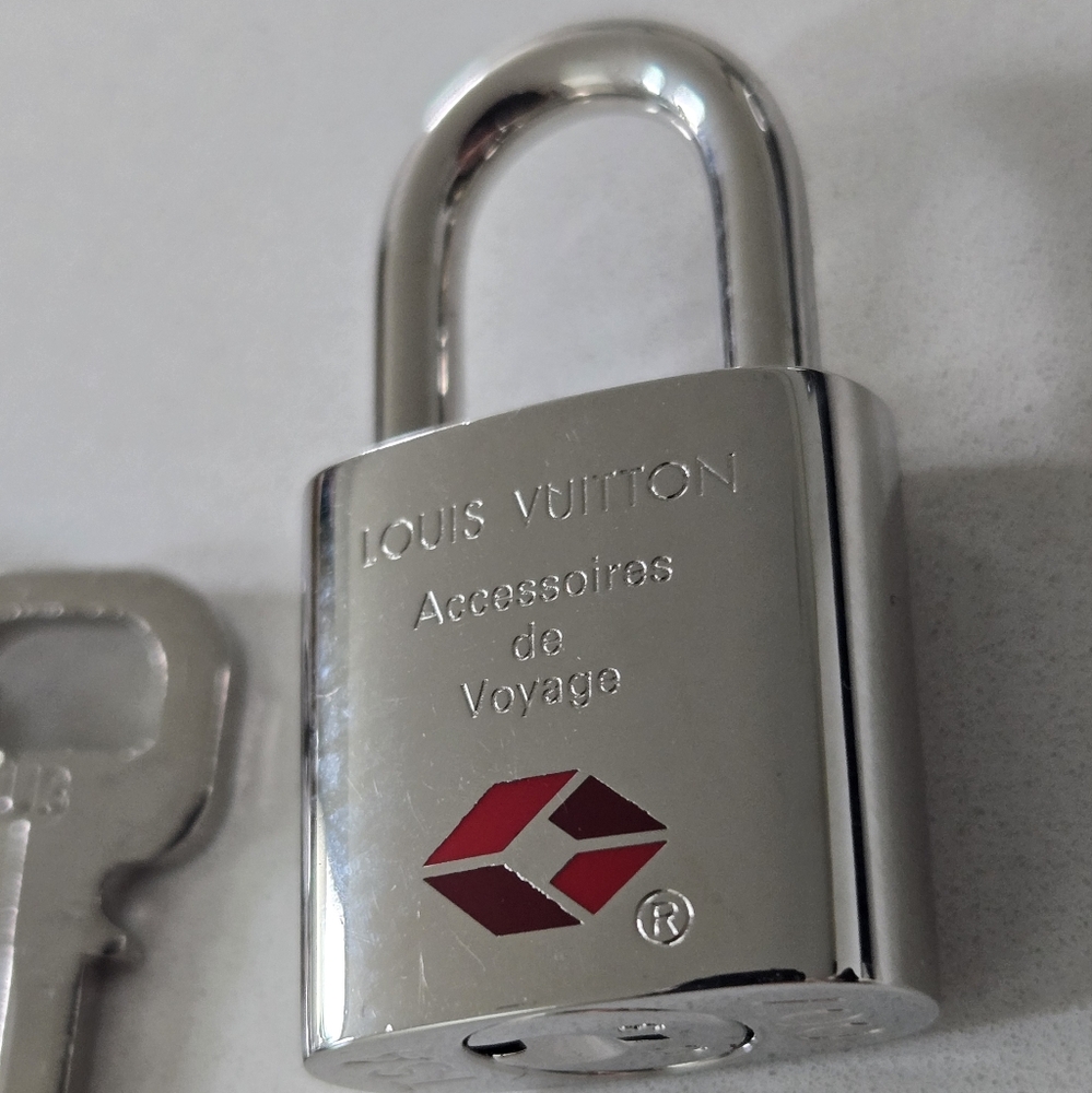 Louis Vuitton TSA de Voyage padlock Brand New